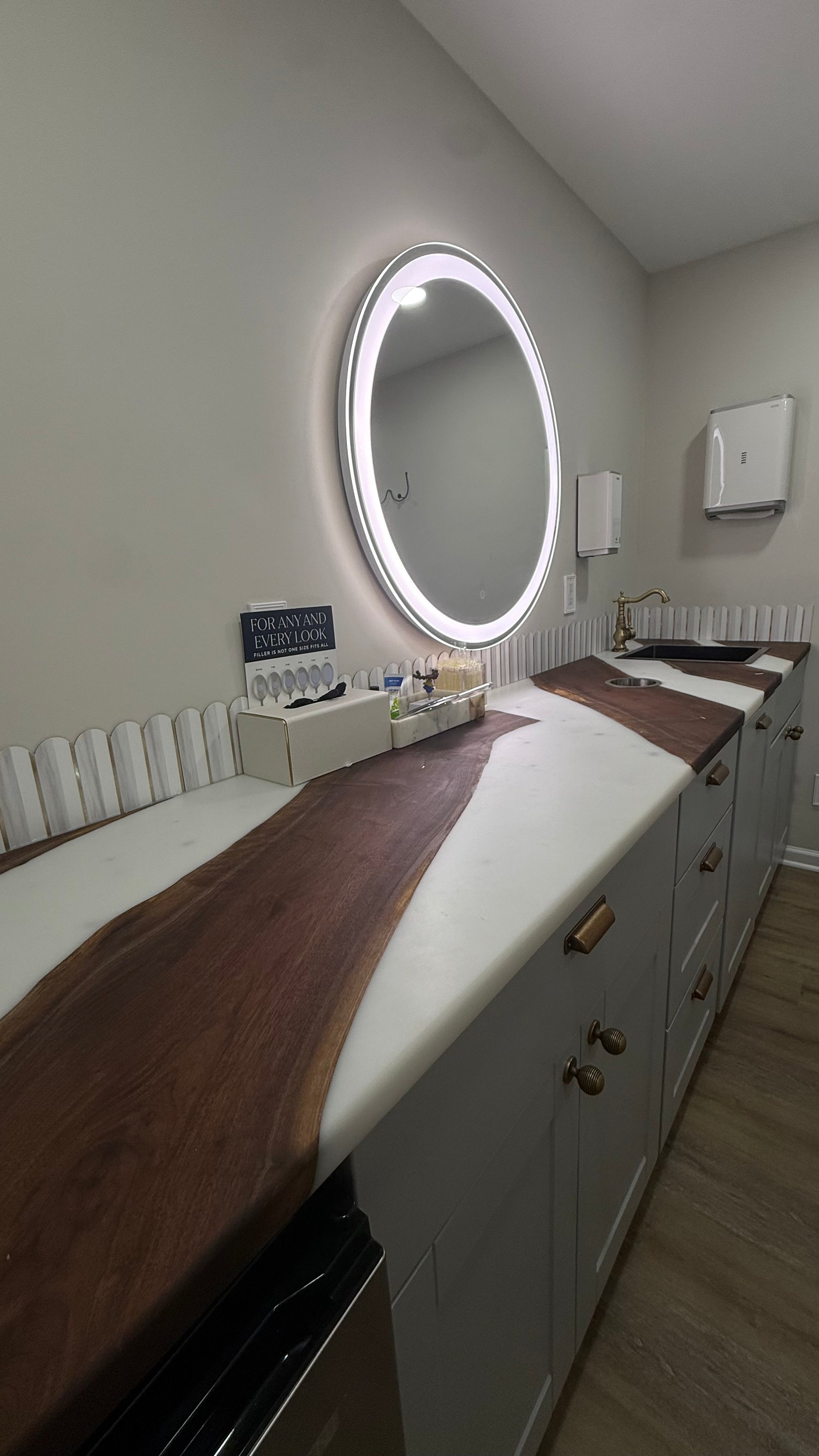 WHITE STRIPE EPOXY MEDICAL OFFICE COUNTER
