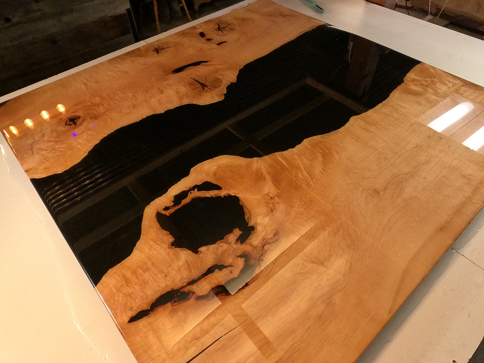 ISLAND COUNTER RIVER EPOXY