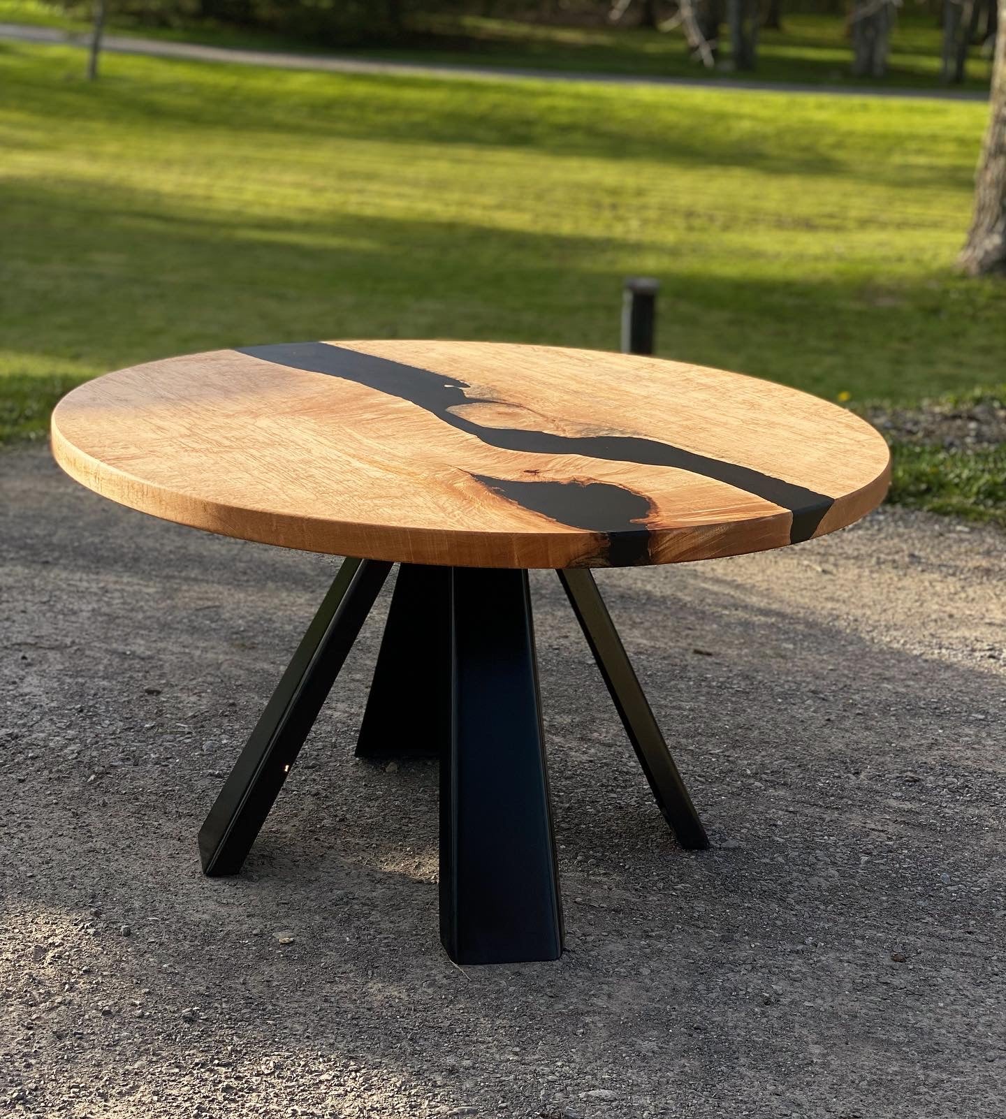 COCKTAIL RIVER EPOXY TABLE