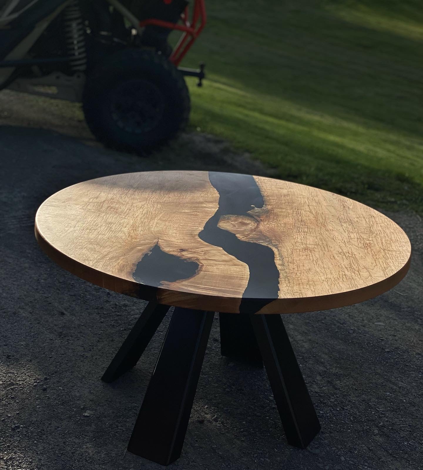 COCKTAIL RIVER EPOXY TABLE